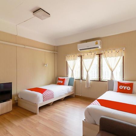 Oyo 743 Sweet Mango Cafe And Hostel Chiang Mai Buitenkant foto