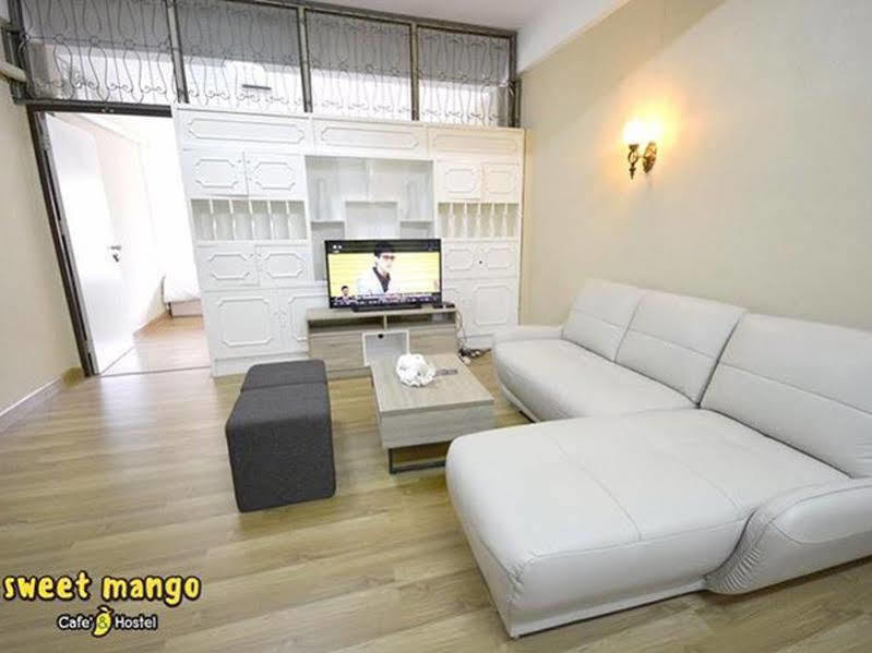 Oyo 743 Sweet Mango Cafe And Hostel Chiang Mai Buitenkant foto