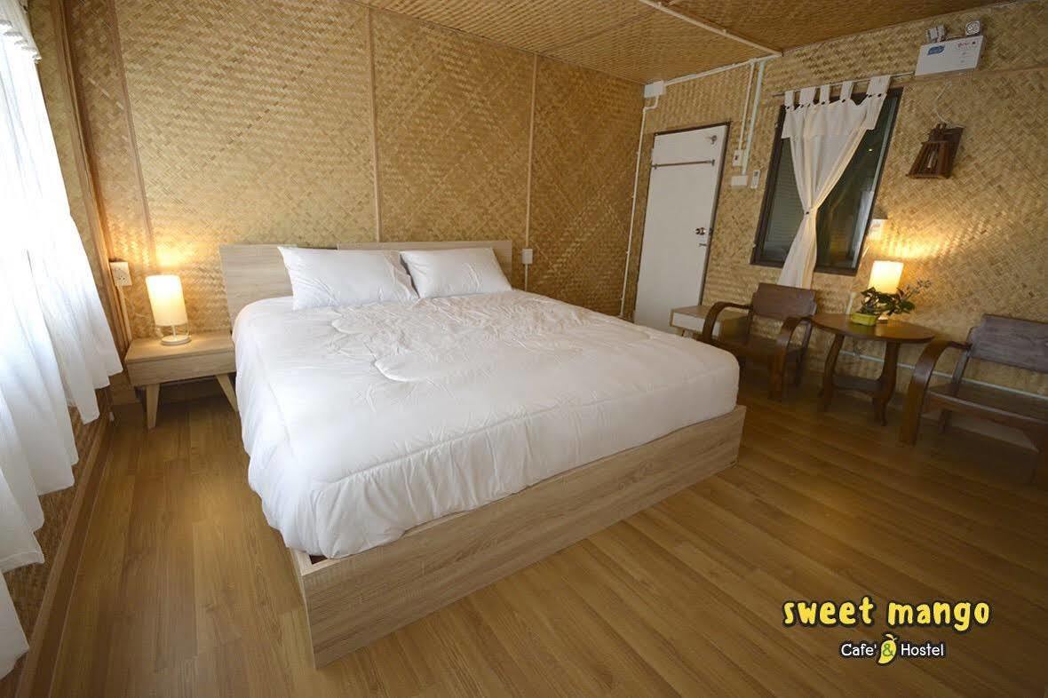 Oyo 743 Sweet Mango Cafe And Hostel Chiang Mai Buitenkant foto