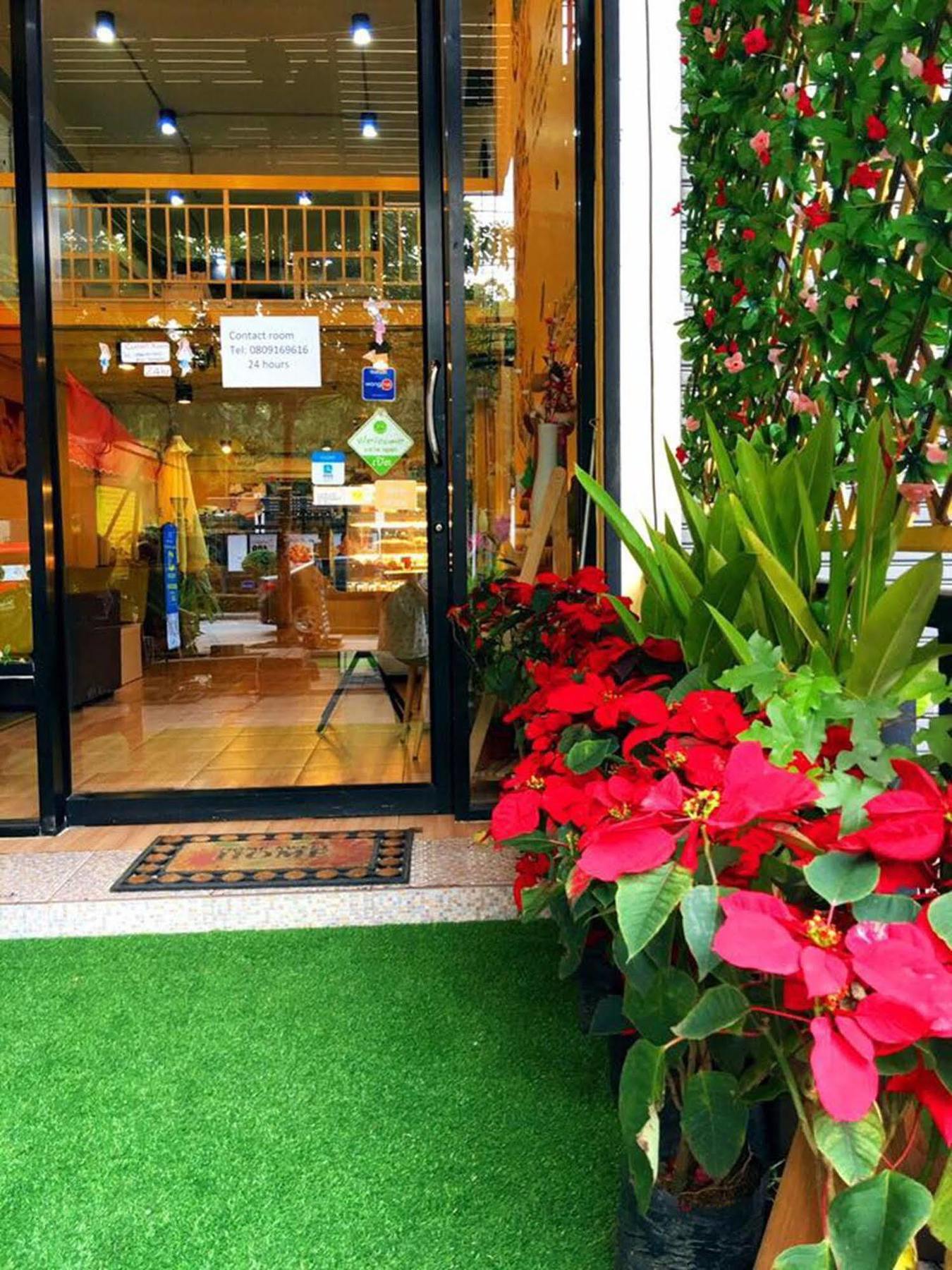 Oyo 743 Sweet Mango Cafe And Hostel Chiang Mai Buitenkant foto