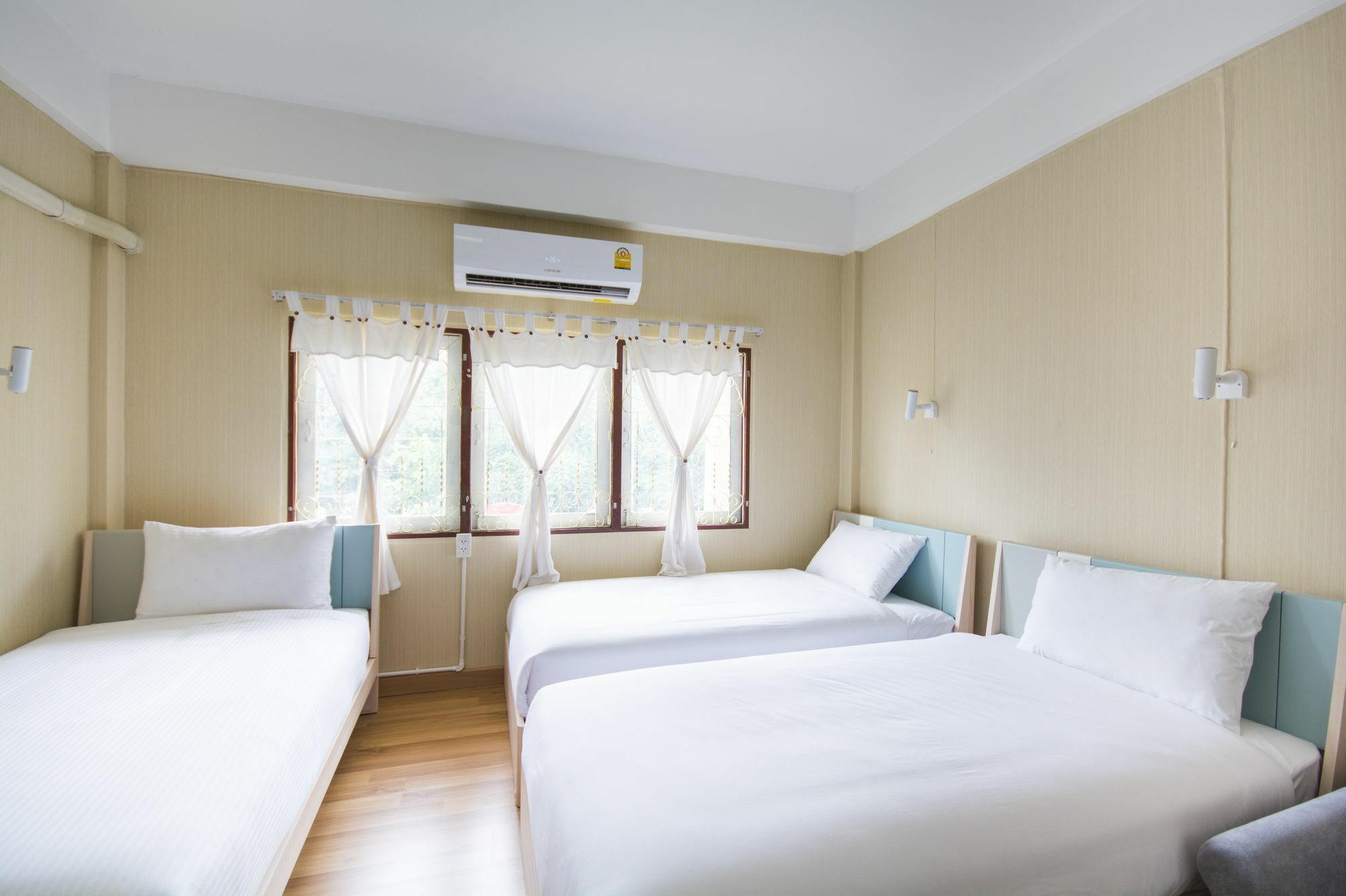 Oyo 743 Sweet Mango Cafe And Hostel Chiang Mai Buitenkant foto