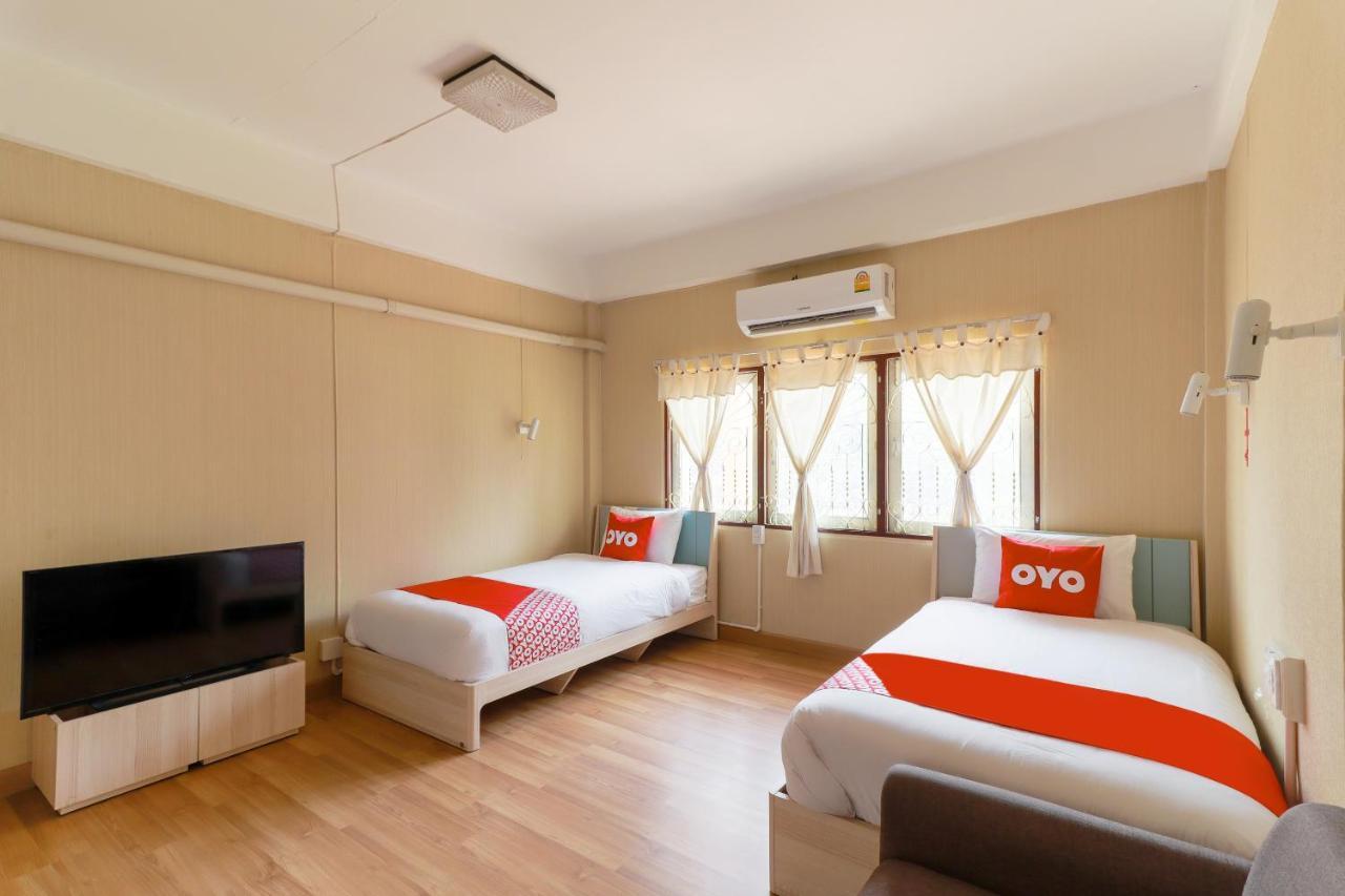Oyo 743 Sweet Mango Cafe And Hostel Chiang Mai Buitenkant foto