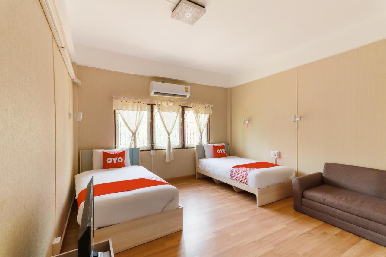 Oyo 743 Sweet Mango Cafe And Hostel Chiang Mai Buitenkant foto