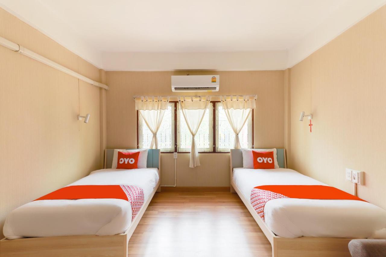 Oyo 743 Sweet Mango Cafe And Hostel Chiang Mai Buitenkant foto