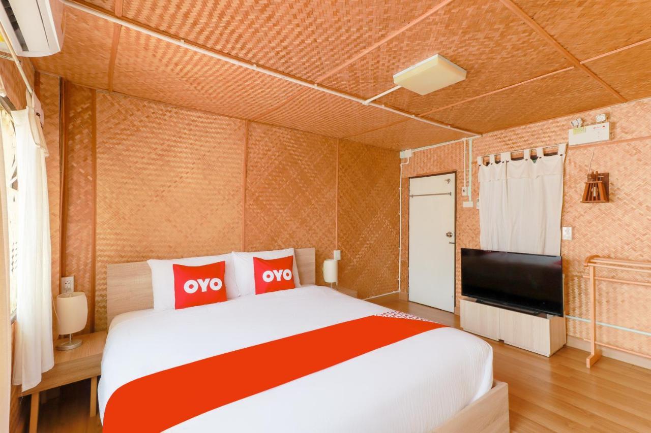 Oyo 743 Sweet Mango Cafe And Hostel Chiang Mai Buitenkant foto