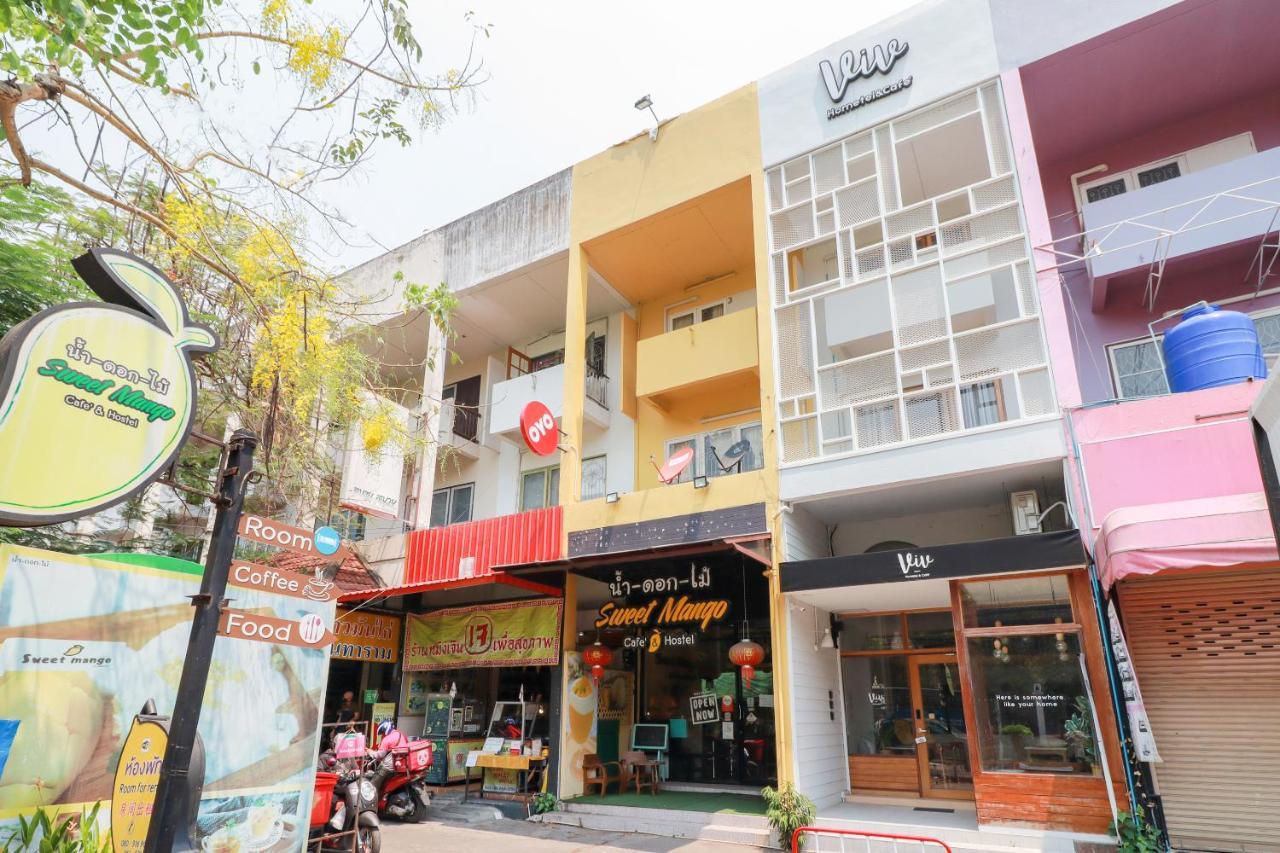 Oyo 743 Sweet Mango Cafe And Hostel Chiang Mai Buitenkant foto